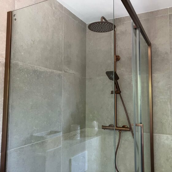 Rossi & Fils à Sclessin : Carrelages italiens de 60x60cm dans une salle de bain